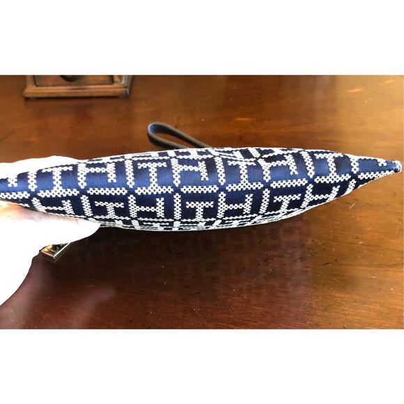 TOMMY HILFIGER - Signature Canvas Wristlet in Navy & White. SO CUTE & NWOT! - Picture 10 of 15